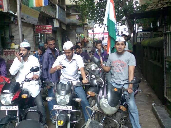 जेष्ठ समाजसेवक अण्णा हजारे यांच्या भ्रष्टाचारी विरोधी आंदोलनात सहभाग