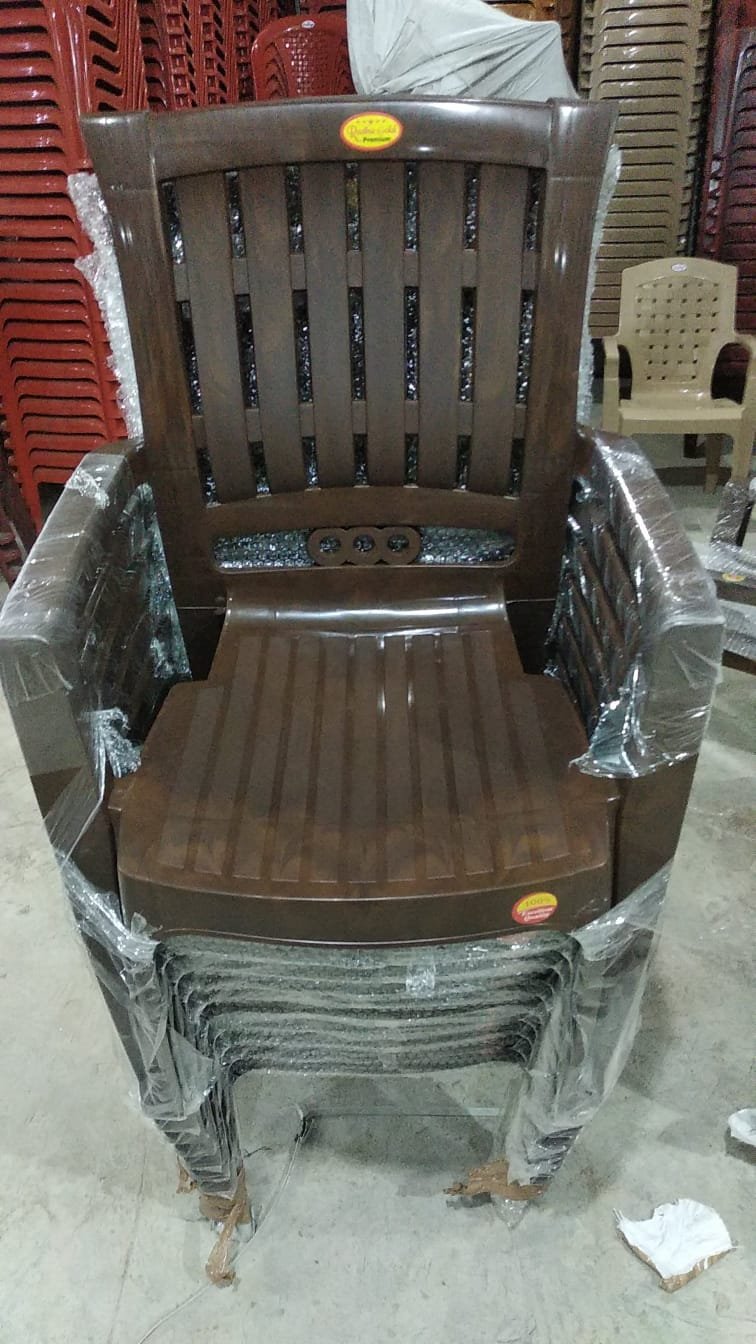 PLASTIC CHAIR