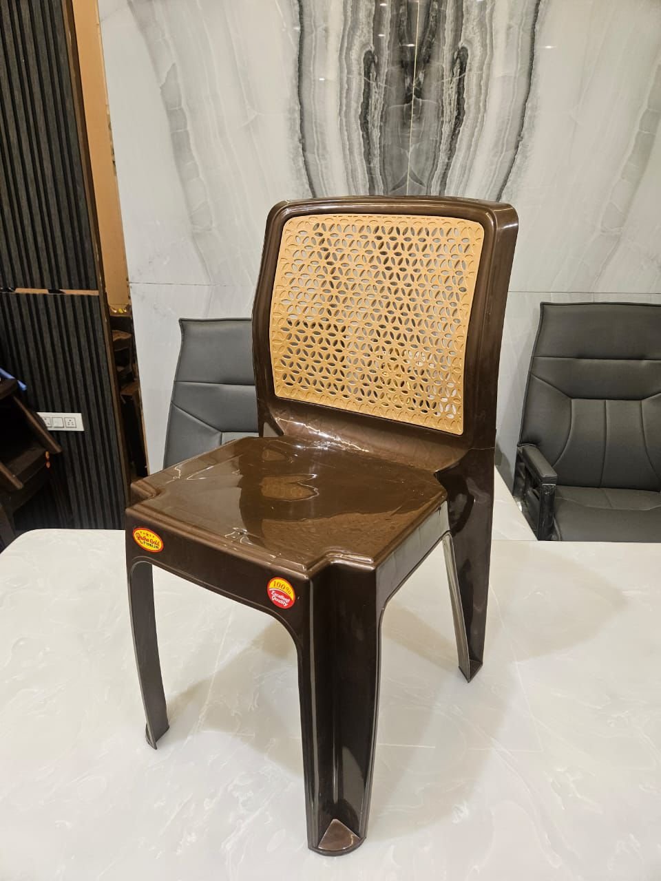 PLASTIC CHAIR