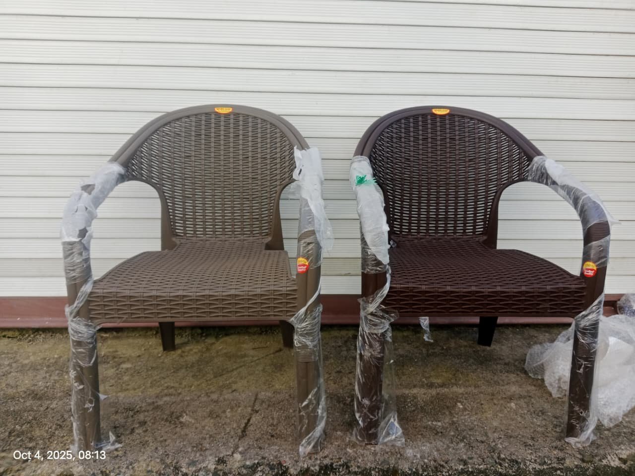 PLASTIC CHAIR