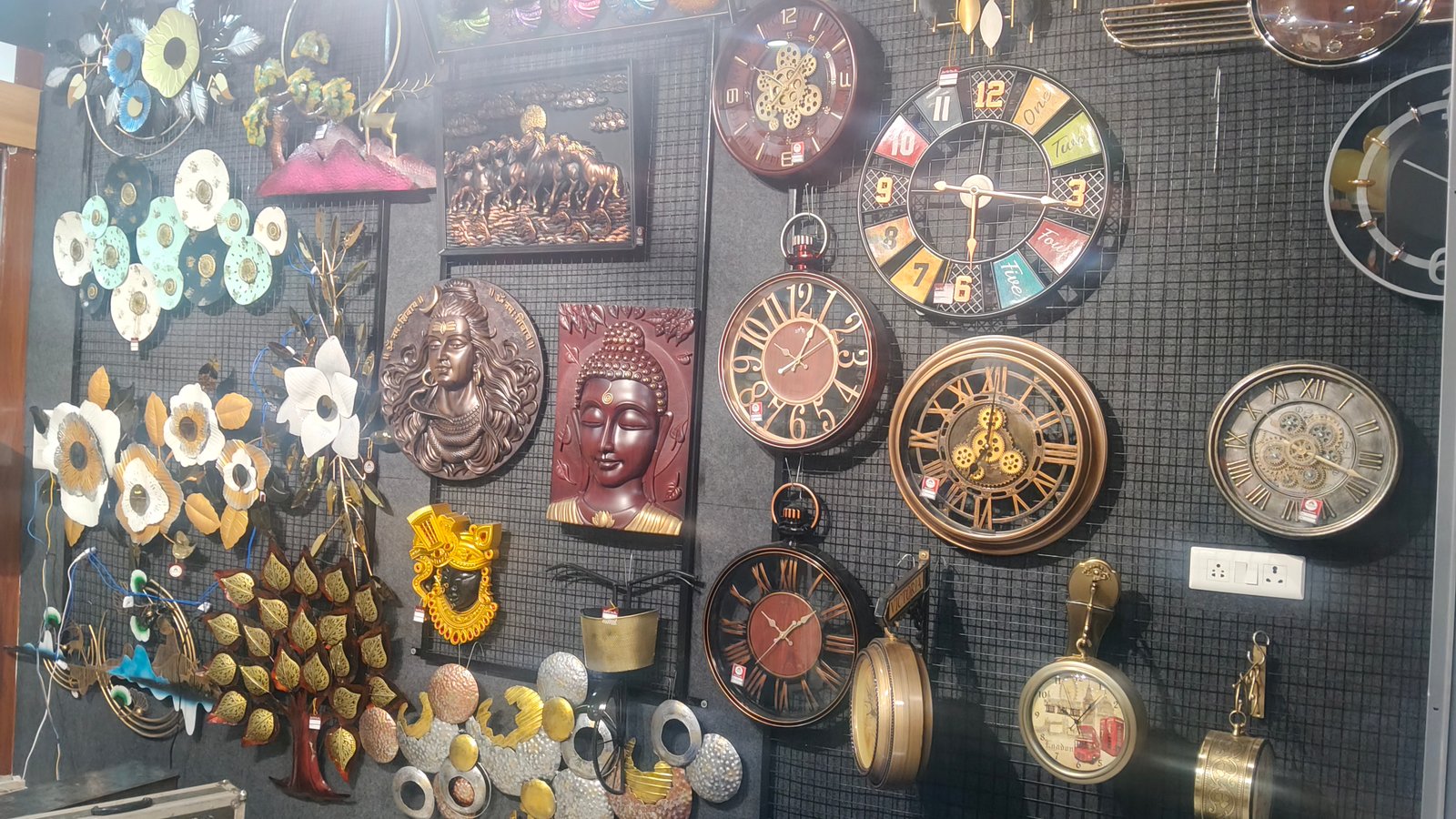 WALL CLOCK SECTION